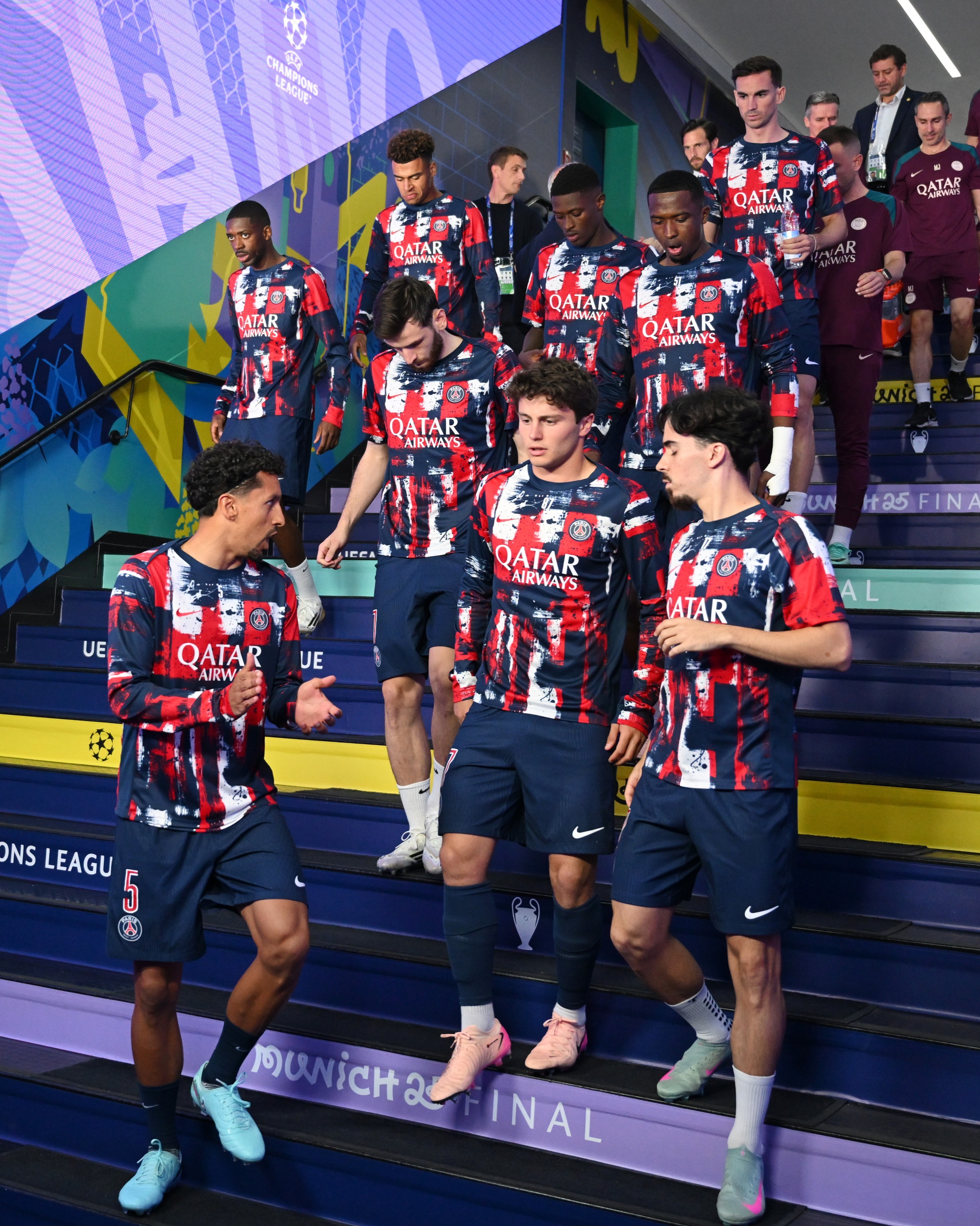 Kaiyun Sports-重返赛场引爆全场！，蒂姆意外战胜巴黎圣日耳曼再创辉煌时刻(蒂姆赛后采访)